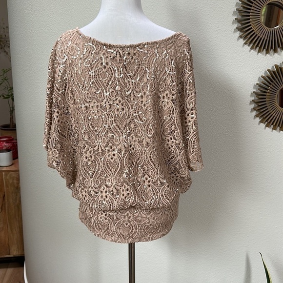 Sequin batwing half sleeve gold top SZ M/L - Picture 4 of 8